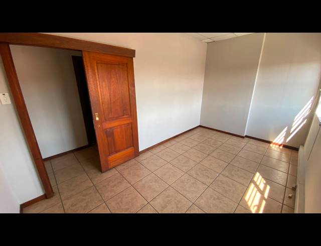 724M² WAREHOUSE TO LET IN ROOIHUISKRAAL